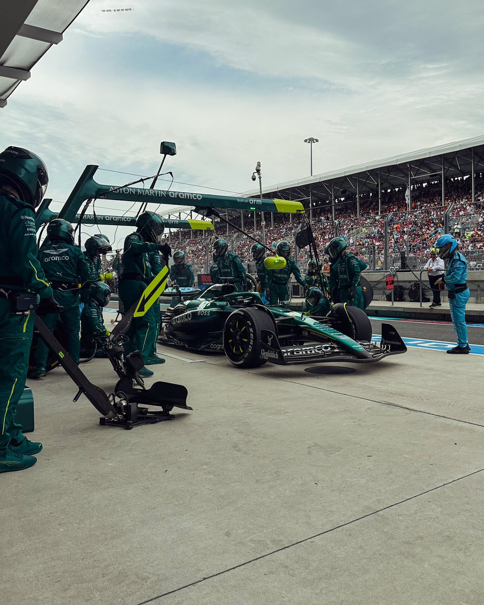 Lance heads into the pits, opting for the Hard tyre. 

#MiamiGP