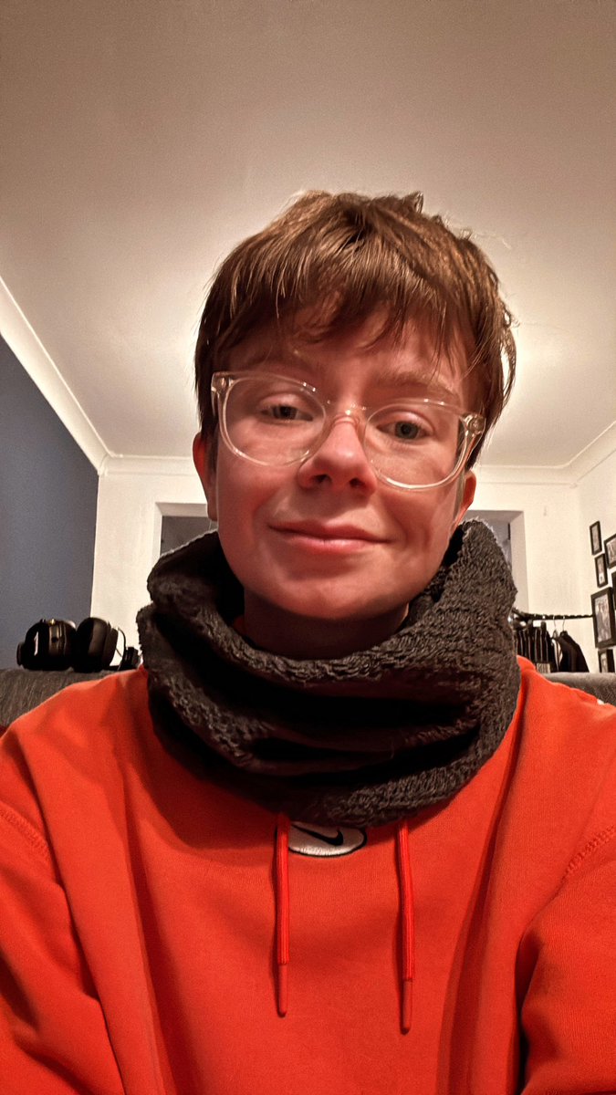 _katy_139's tweet photo. First project on the 80s folding knitting machine 
Patterned cowl https://t.co/ajN6oCSElY