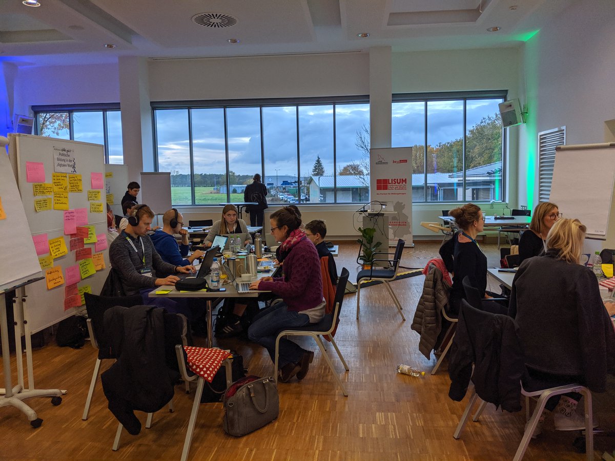 #OERcamp (@oercamp) on Twitter photo Wie kann man sich die #OERcamp Werkstatt vorstellen? Da arbeiten Leute aus allen Bildungsbereichen an ihren Lehr-Lern-Materialien. Individuell und gemeinsam. Mit Coching und Austausch. Bilder sagen vielleicht mehr! So sah es beim letzten Mal aus.
oercamp.de/veranstaltunge… #OERde Wie kann man sich die #OERcamp Werkstatt vorstellen? Da arbeiten Leute aus allen Bildungsbereichen an ihren Lehr-Lern-Materialien. Individuell und gemeinsam. Mit Coching und Austausch. Bilder sagen vielleicht mehr! So sah es beim letzten Mal aus.
oercamp.de/veranstaltunge… #OERde