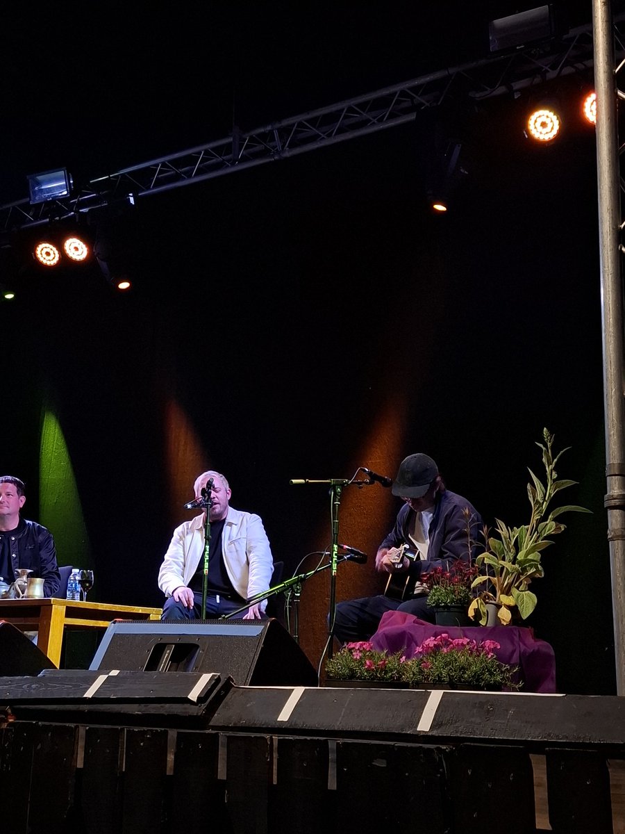 Amazing night with <a href="/E_E_/">EverythingEverything</a> beautiful acoustic set. Great music,  honest and wonderful night.