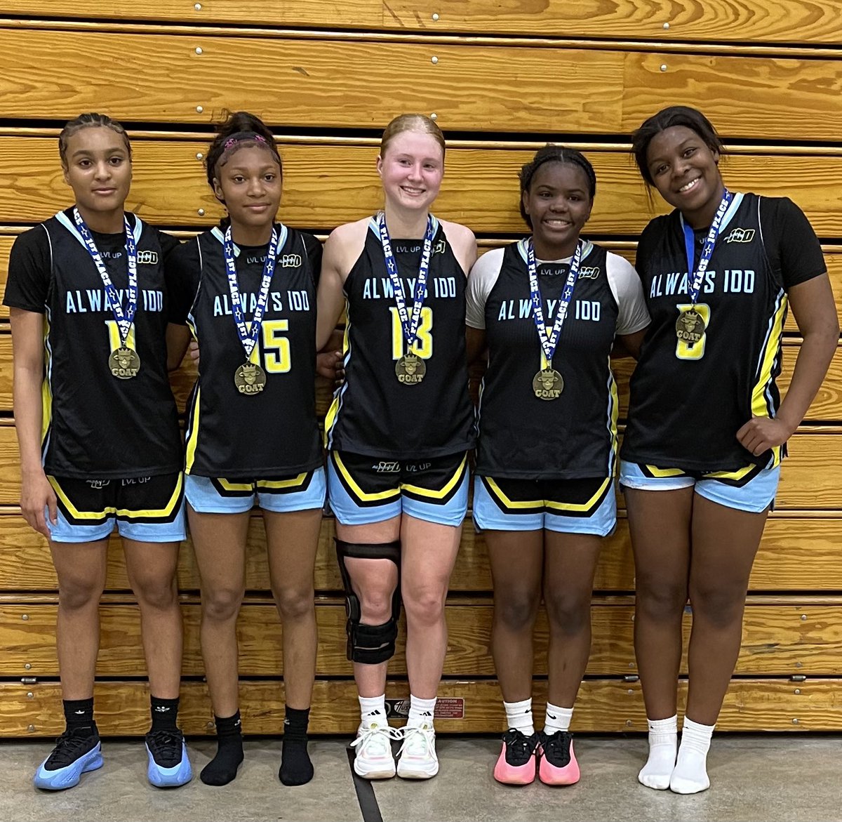 5-0 Champions with my team at Michigan’s Main Event this weekend.
<a href="/vjhAlways100/">Always 100</a> <a href="/CoachChrisPaul/">CP</a>