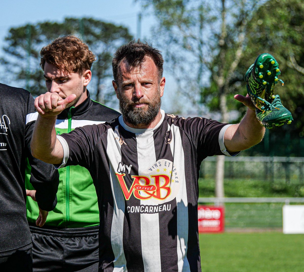 Menés par notre Ragnar de la tactique, on avance comme un drakkar en pleine mer déchaînée : 𝐮𝐧𝐞 𝐬𝐞𝐮𝐥𝐞 𝐞𝐬𝐜𝐚𝐥𝐞 𝐦𝐚𝐧𝐪𝐮𝐞𝐞, 𝐦𝐚𝐢𝐬 𝐮𝐧𝐞 𝐨𝐝𝐲𝐬𝐬𝐞𝐞 𝐝𝐞𝐣𝐚 𝐥𝐞𝐠𝐞𝐧𝐝𝐚𝐢𝐫𝐞 🔥🏴‍☠️

3 matchs = 3 finales ⚔️