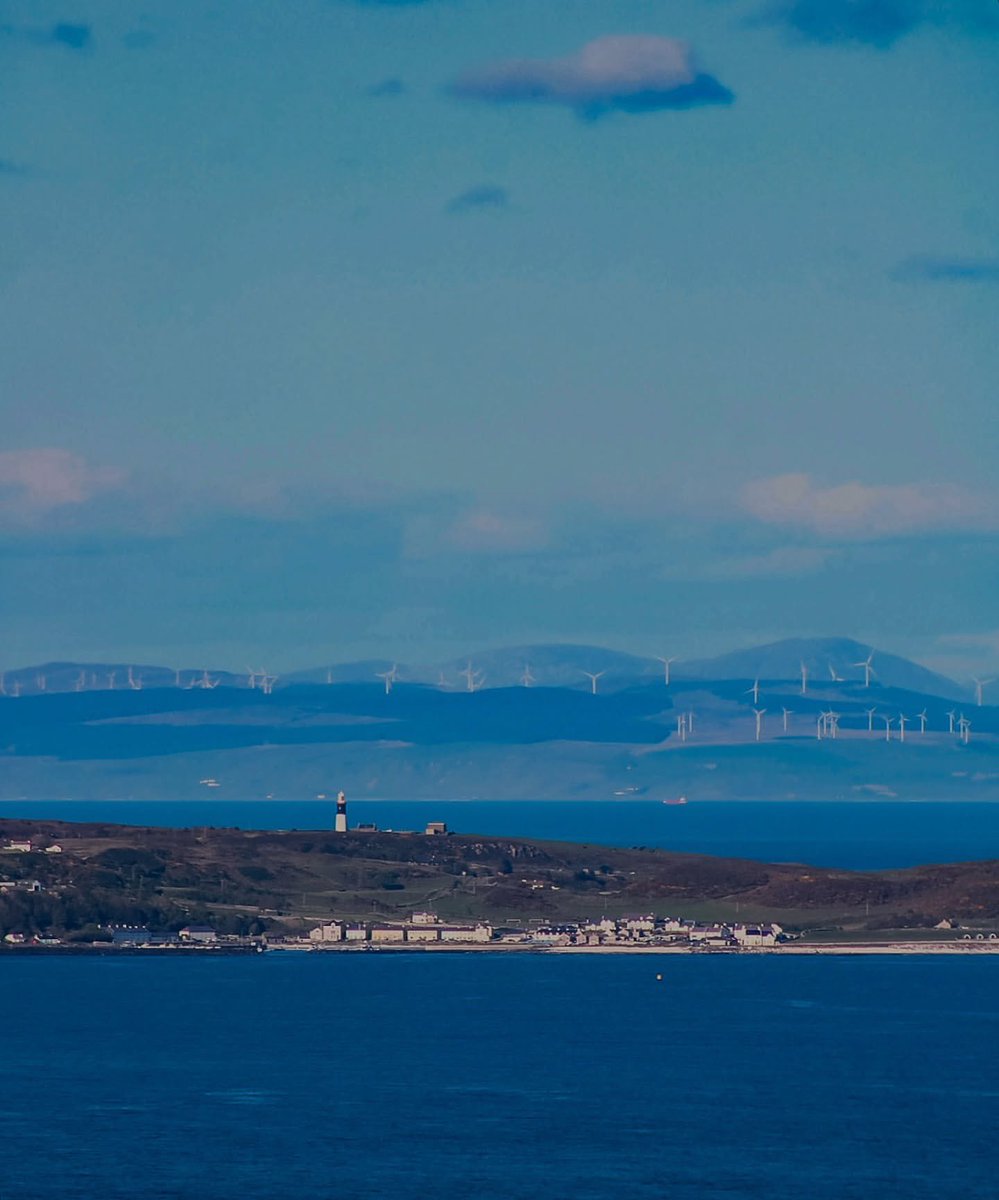 Views for miles… Fantastic views today of Rathlin Island and Scotland from Magheracross Viewpoint on the Antrim coast!

📸 Holly McDonagh