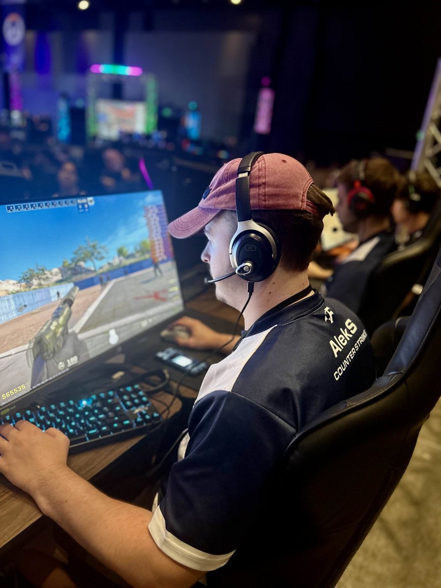 AlekScsgo's tweet image. Going live with grand finals of @playflygg may madness against @NorthwoodEsport
twitch.tv/playflygg