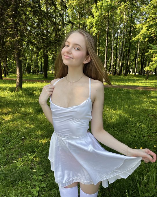 Watch Riley's leaked NSFW photo on TwXstars