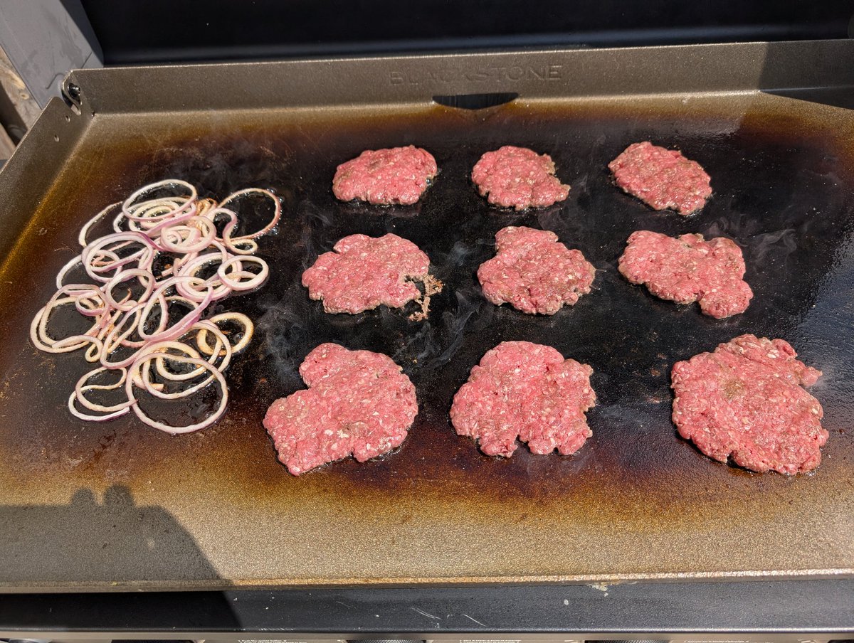 BlackShrubberie's tweet photo. Finally stopped raining so made burgers for the kids. Loving that #griddlelife https://t.co/A9TQMavmii