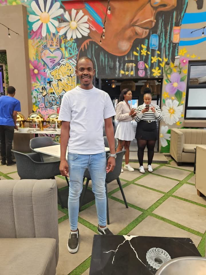 RobbieKomape3's tweet image. Re leboga bophelo fela. Tse dintshi ke maaka.
