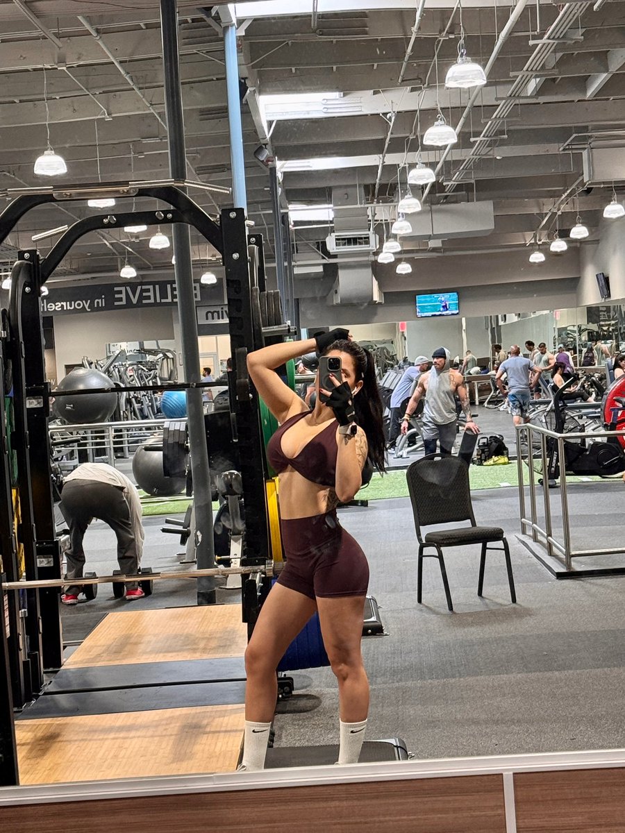 Content from hotcurvycurly