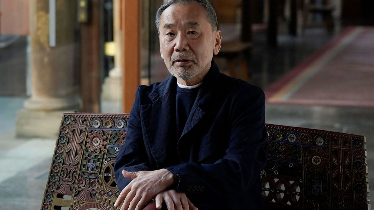 Abu Dabi'de düzenlenen 2025 Sheikh Zayed Book Award kapsamında Yılın Kültürel Kişiliği ödülünün sahibi Haruki Murakami oldu.

Ödül, 1 milyon BAE dirhemi (yaklaşık 10.480.000 TL) para ödülünün yanı sıra altın madalya ve takdir sertifikasını da içeriyor: kalemkahveklavye.com/haruki-murakam…
