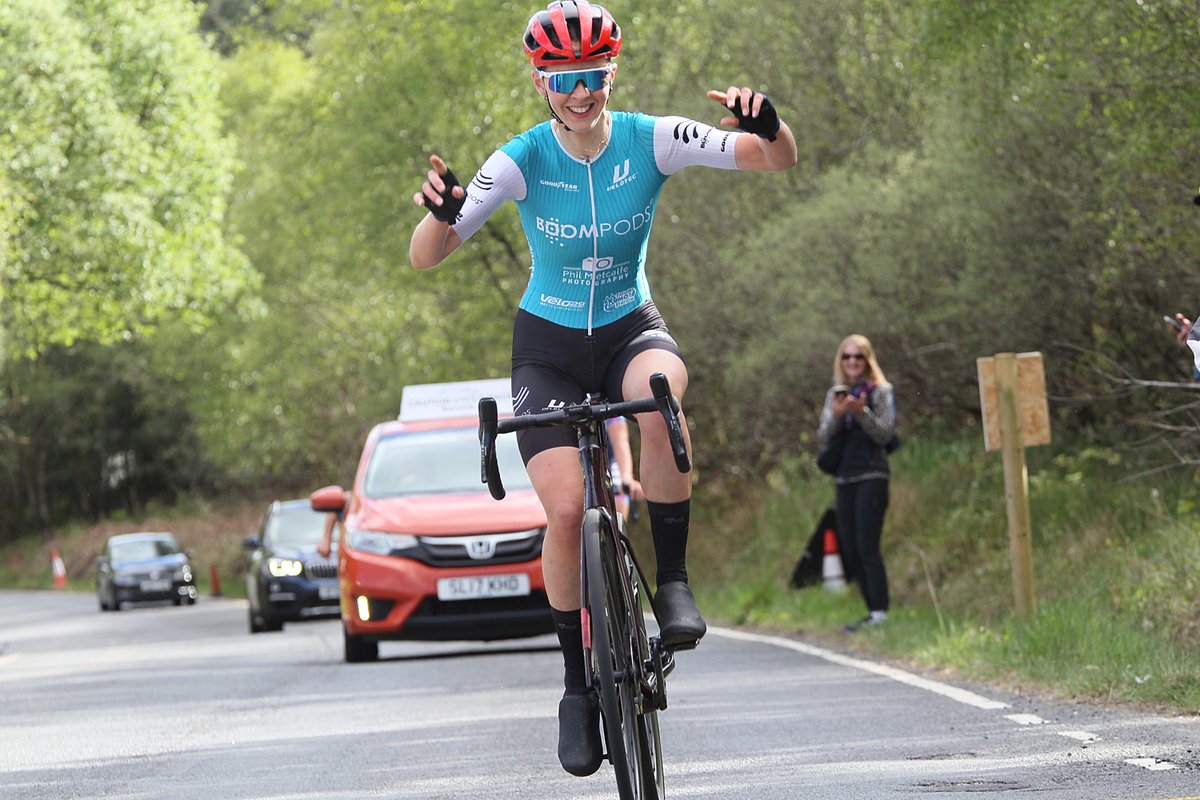 Full report from Garelochhead as Sam Chisholm (Edinburgh Bike Fitting RT) and Lulu Bartlett (Team Boompods) claimed victory in two contrasting styles at the Scottish National Road Race Championships

Read Here:
scottishcycling.org.uk/news/chisholm-…