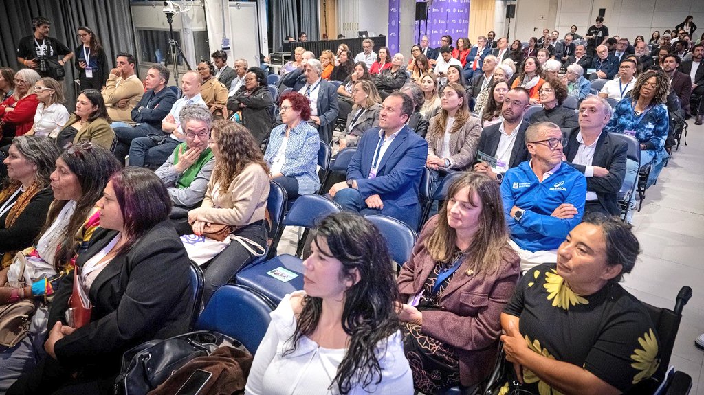 Bernarda Ordóñez Moscoso (@bernardaom) on Twitter photo Un honor compartir mesa en el Foro Mundial de Ciudades y Territorios de Paz con liderazgos de Sudáfrica, Suecia, Argentina y Ecuador, moderada por la brillante Ana Falu (<a href="/AnaFalu1/">Ana Falu Vicerrectora</a>)
Conversamos sobre violencias, cuidados y políticas públicas que exigen visión, decisión y voluntad Un honor compartir mesa en el Foro Mundial de Ciudades y Territorios de Paz con liderazgos de Sudáfrica, Suecia, Argentina y Ecuador, moderada por la brillante Ana Falu (<a href="/AnaFalu1/">Ana Falu Vicerrectora</a>)
Conversamos sobre violencias, cuidados y políticas públicas que exigen visión, decisión y voluntad