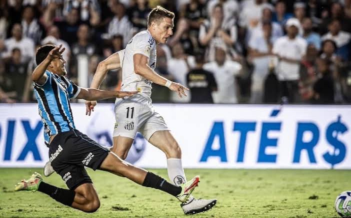 odsobral's tweet photo. Somente a El Imperador para marcar um gol no grêmio, pena que nem relacionado é.
#Santos
#brasileirao2025 https://t.co/VwoEXX5TDO