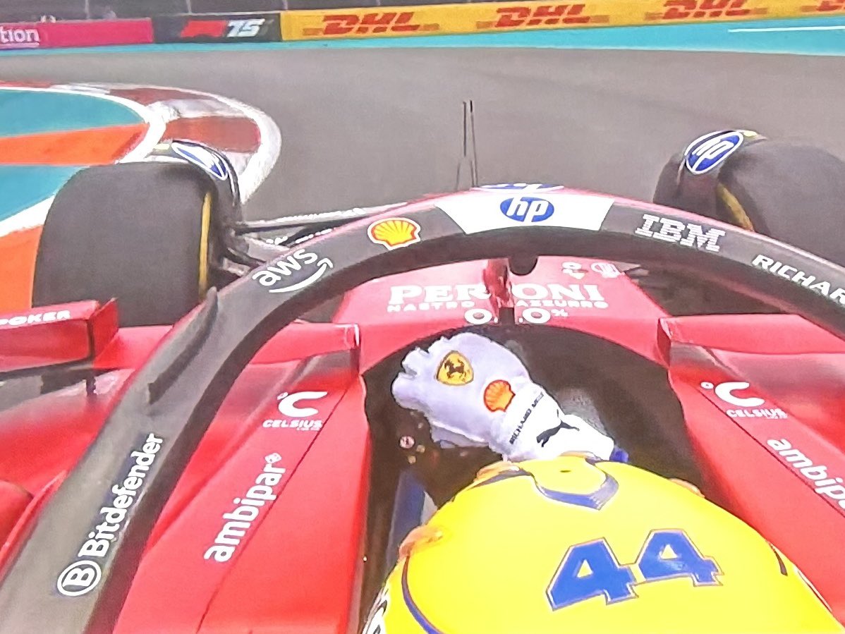 🇺🇸 #MiamiGP | #Formula1 
📻 #LewisHamilton recommends #Ferrari take a ☕️ break while deciding to let him by. Lmao!
🎙️ youtube.com/live/X2QgqDGqy…