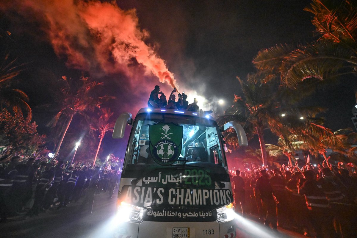 احتفال نجوم #الاهلي الف مبرك ل #السعودية