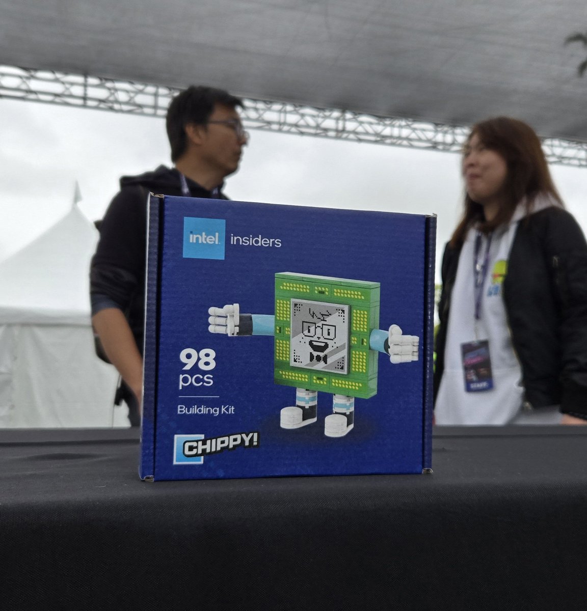 DaPoets's tweet photo. Next up on stage, CHIPPY! @IntelGaming at #SoCalTechFair
@JayzTwoCents @hytebrand @iBUYPOWER https://t.co/iMOiTs5O1e