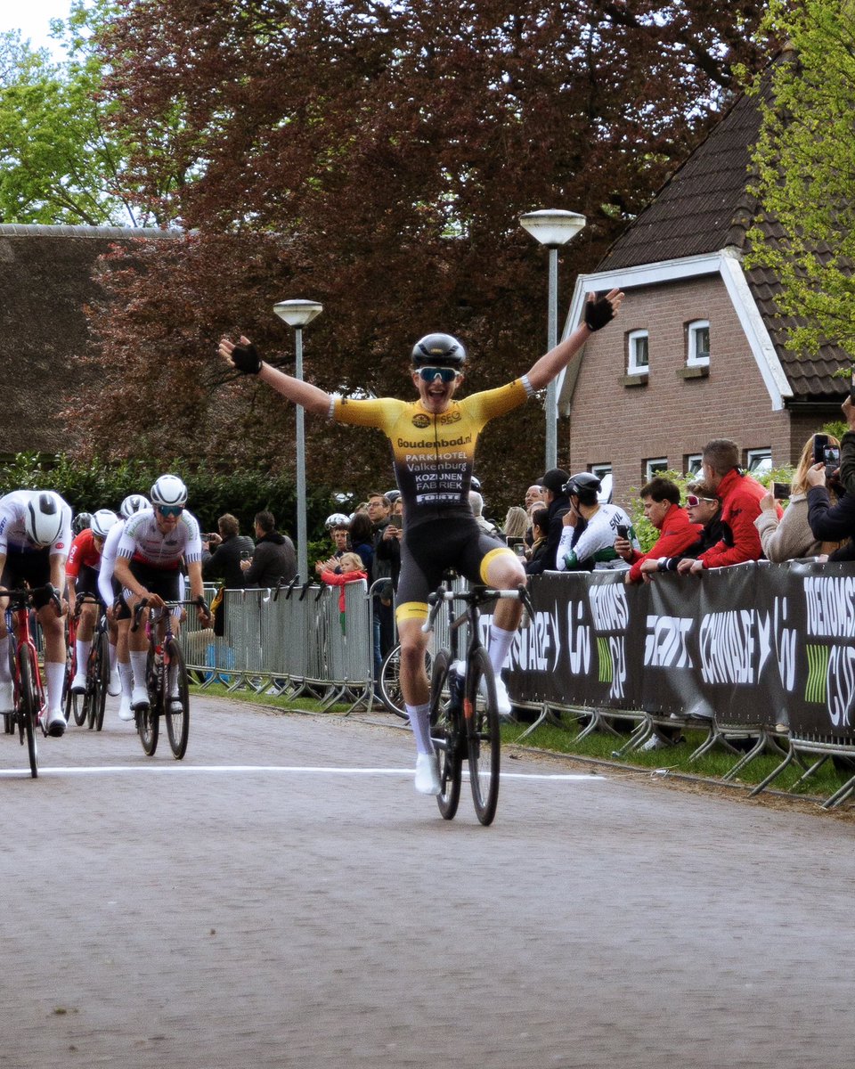 Jesse Klein of our partner club Goudenbod-Parkhotel wins in the Omloop door het Land van Kleine Hein after some great teamwork, good job guys!