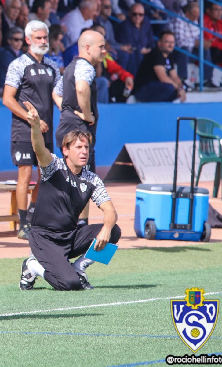 El mérito es tremendo <a href="/cdquintanardrey/">CD Quintanar del Rey</a> , mister TOP y buena gente en ese vestuario.
Pero no me puedo alegrar más por ti, ahí están los números de tus porteros.
Eres el mejor.
Enhorabuena Don Raimundo Salas.