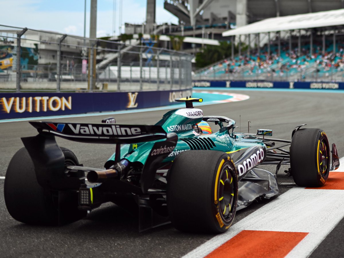 Ten laps remain, with Fernando in P15 and Lance behind in P16.

#MiamiGP