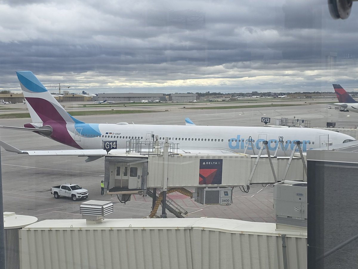 John Howe tweet media