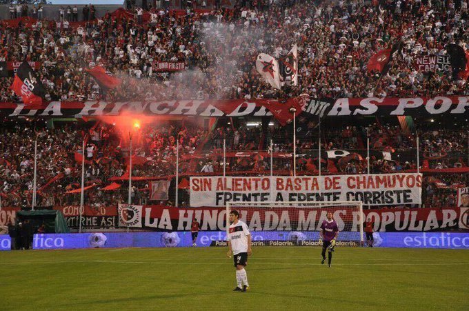 <a href="/lhmp2009/">La Hinchada Más Popular</a> Frente a frente corriste