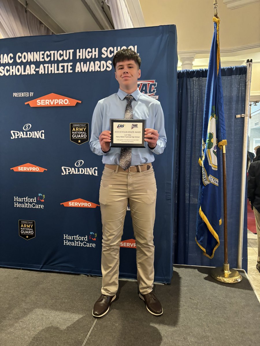Congratulations senior Luis Velez! Henry Abbott Tech 2025 CAS Scholar Athlete 🏀