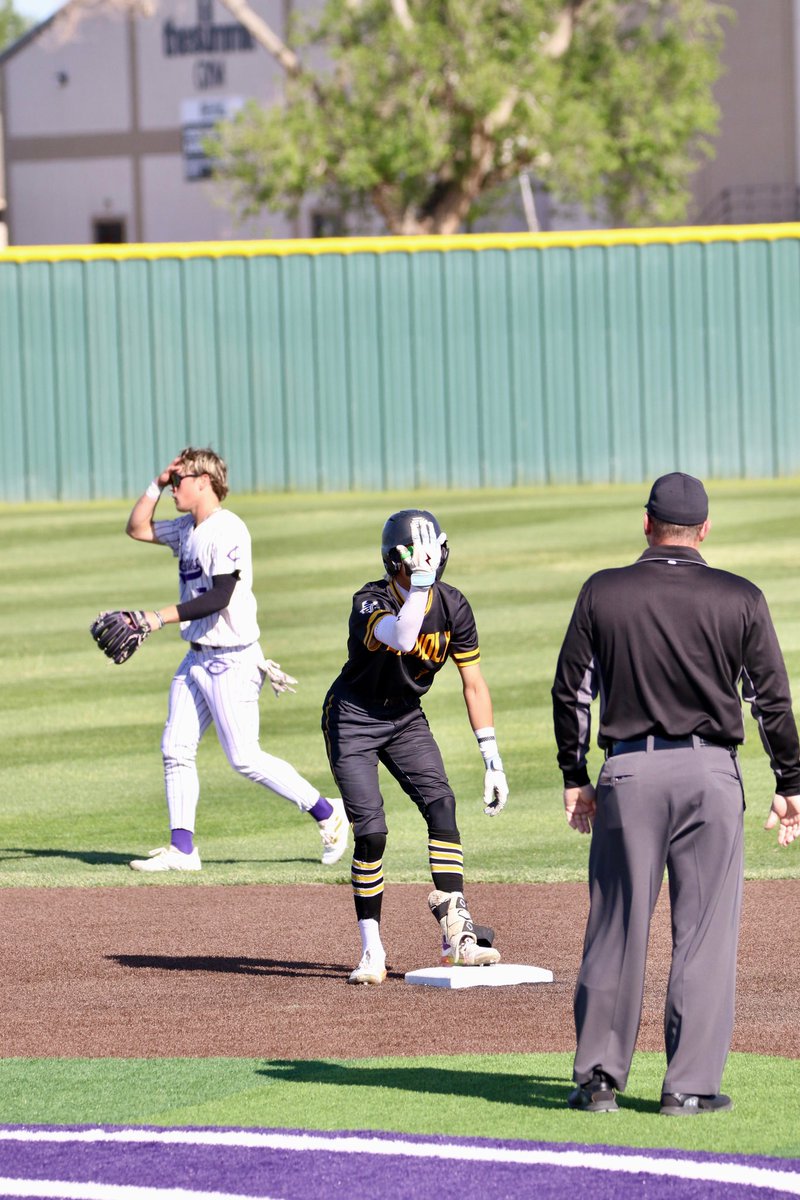 Jaycen_Robledo8's tweet photo. Bi-District Champs!!!
Played a very good Canyon team and came out with the sweep!! Had the game tying RBI in Game 2, and a couple of putouts. Played through a rough dislocated pinky

@CoachPoynor @DFWTwins @SeminoleISD https://t.co/hMc4Wkmsk3
