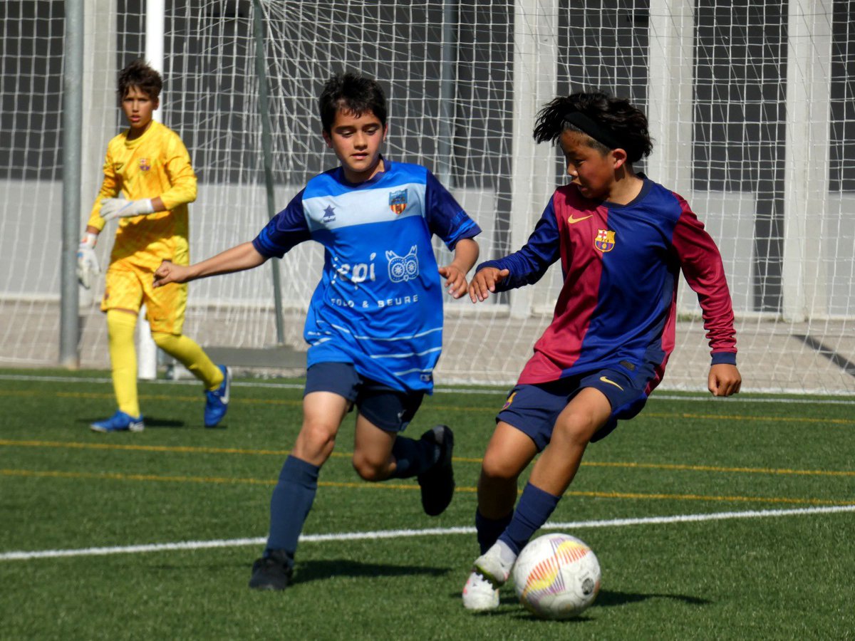 ⚽️🔵 PARTITS DEL CAP DE SETMANA

Imatges del partit que va disputar aquest cap de setmana l’Aleví B davant el@fcbmasia, campió del @tarfootball_ !

Som-hi SantJu! 💙⚽️