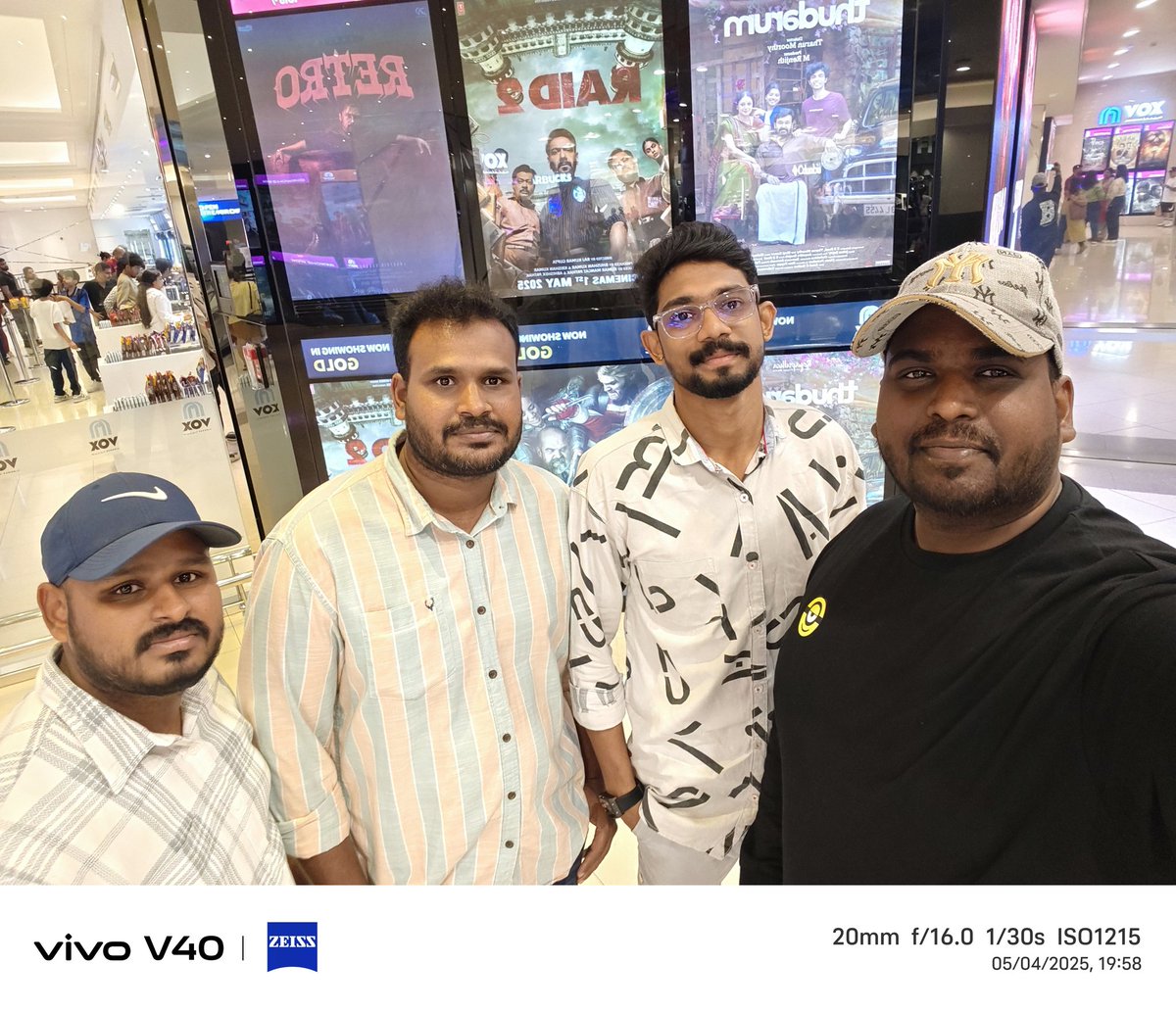 MaheshBabu1439's tweet photo. 🖤 #MoiveTime #Thudarum #Kondattam 🖤🔥💯 https://t.co/N2aa35fpGg