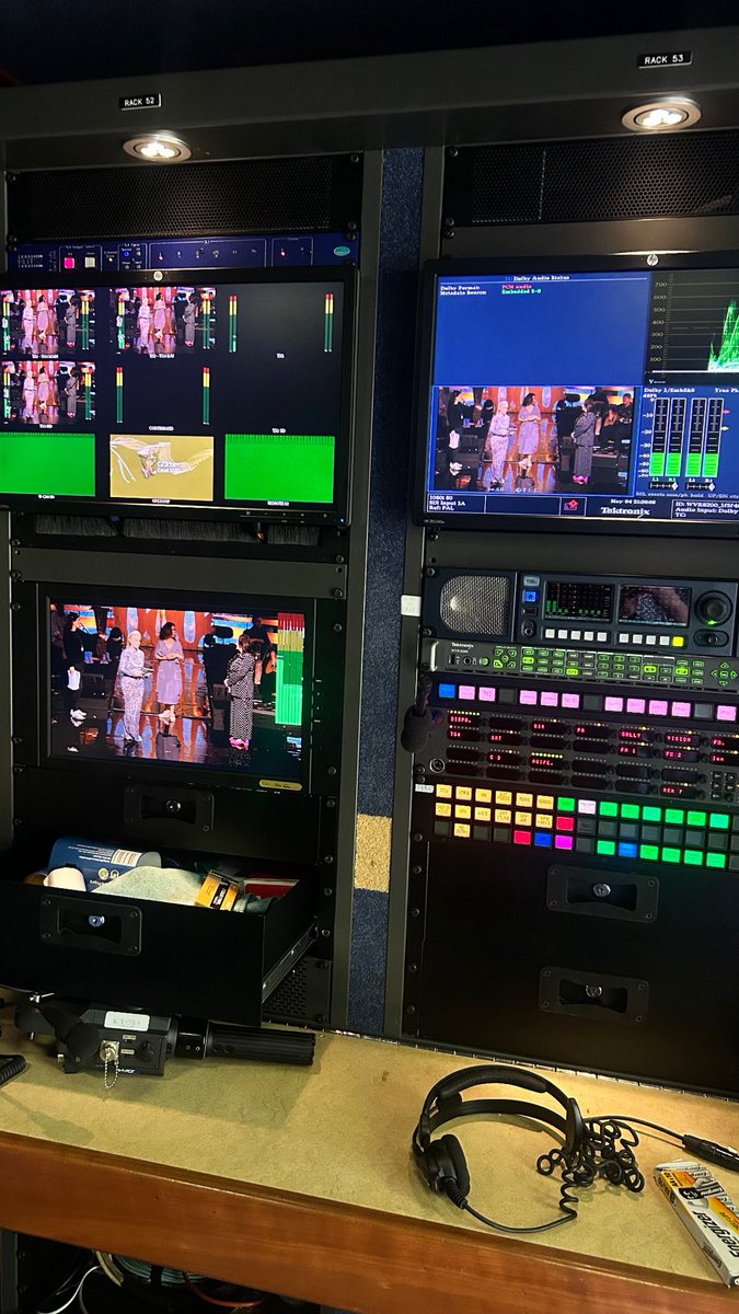 🎶 Gradam Ceoil TG4 - ar TG4.ie anois - comhghairdeachas leis na fáighteoirí ar fad - a massive congrats to all the amazing recipients 🎶 also so happy to have met Máirtín O’Connor 🌟