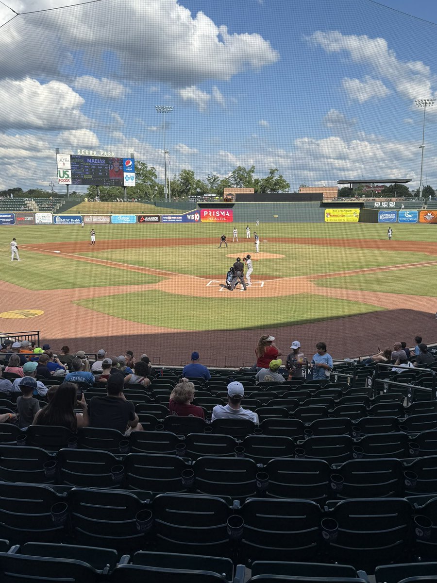 CABar's tweet image. #MayThe4th with @ColaFireflies in my throwback 1979 @royals lid! #LetsGlow #FunForAll #HEYHEYHEYHEY ⚾️