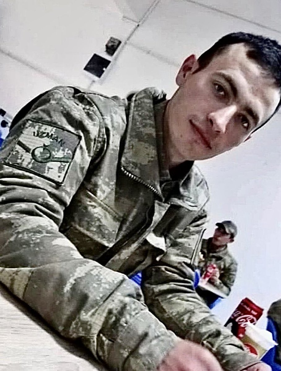 Şehidimiz var dostlar…

UZMAN ÇAVUŞ 
ÖNDER ÖZEN 🇹🇷

Kuzey Irak'taki operasyonda pkk’lı teröristlerin tuzakladığı mayının patlaması sonucu şehit oldu.

Kerpiç evlerin çocuklarından bir kahramanı daha kaybettik

Ailesine ve silah arkadaşlarına Allah sabır versin

Vatan Sağolsun 🇹🇷