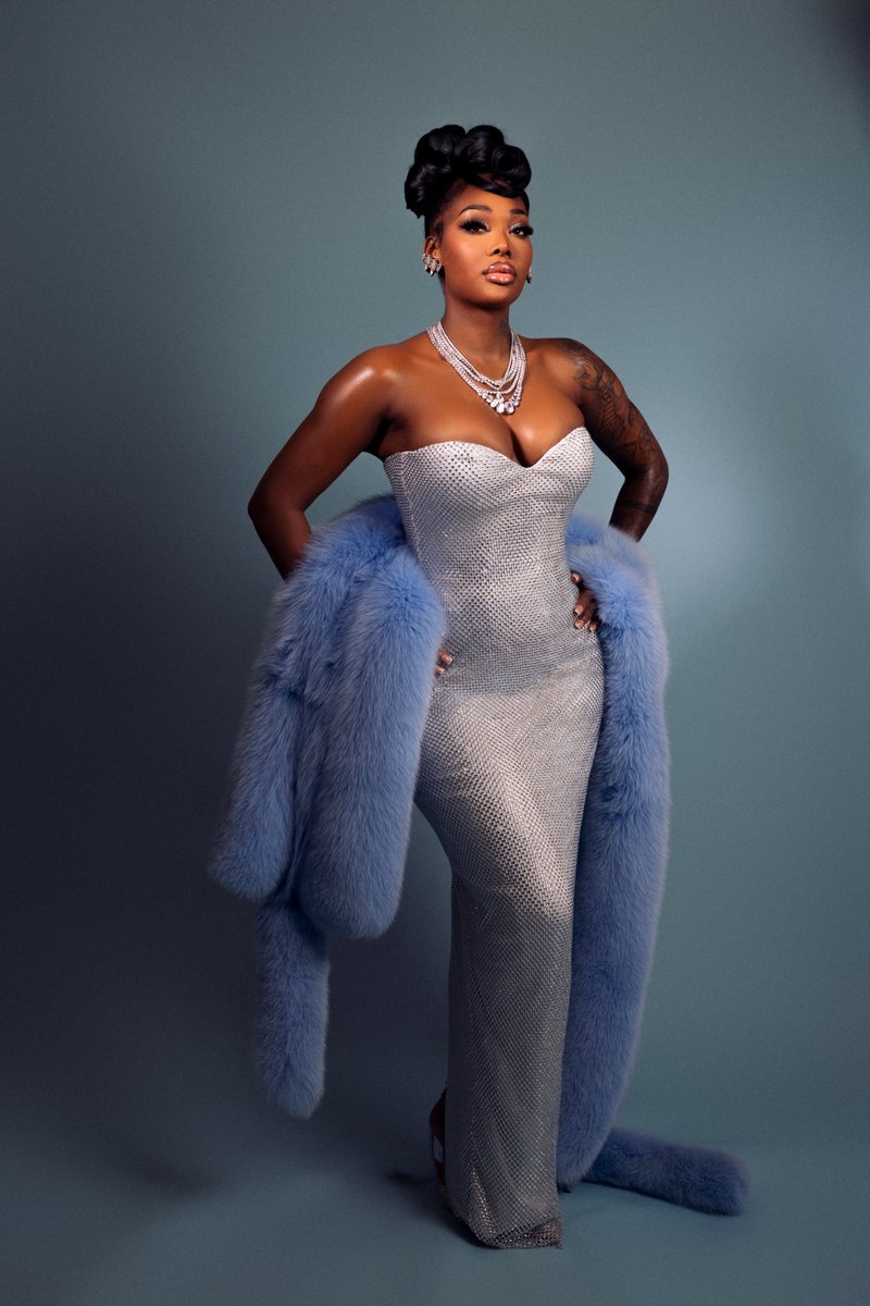 FADEDFORU's tweet image. Summer Walker Releases Bold Music Video For New “Spend It” Single Featuring P-Valley Stars Gail Bean, Miracle Watts, and Brandee Evans - @IAMSUMMERWALKER 

#SummerWalker #SpendIt #RnB #NewSingle #NewMusic #ICYMI 

faded4u.ca/2025/05/summer…