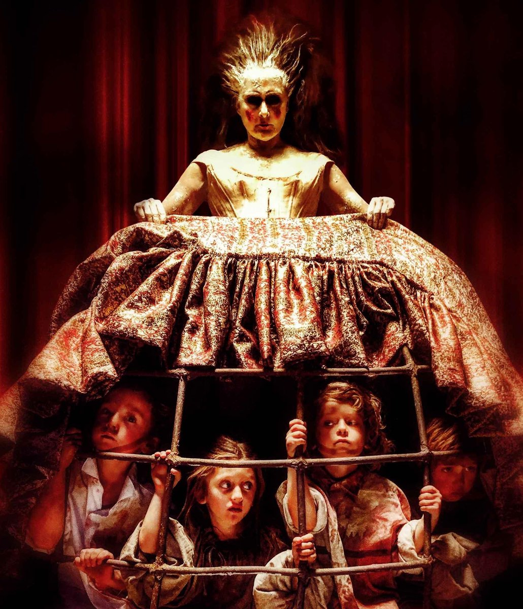 Ainda obcecadaaaa!!! Quando a Gaga apareceu ontem assim eu dei um berro que parecia a Vampira de Barcelona 🔥