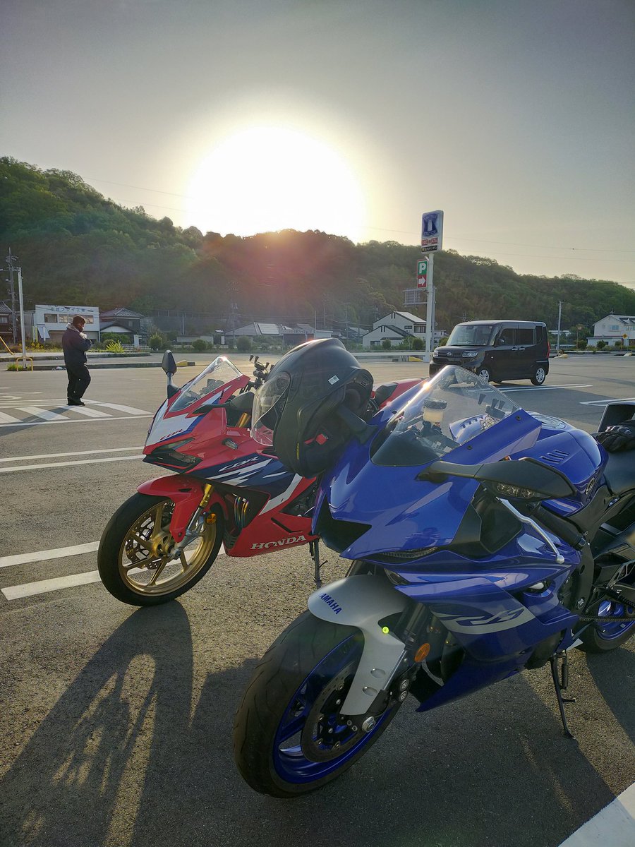 GWの渋滞さけて
夜遅くスタートの
朝日鯉のぼりツーw

超快速できもちー！

さー今から帰りはどこまで大丈夫かなー🫠🫠
（渋滞＆睡魔）