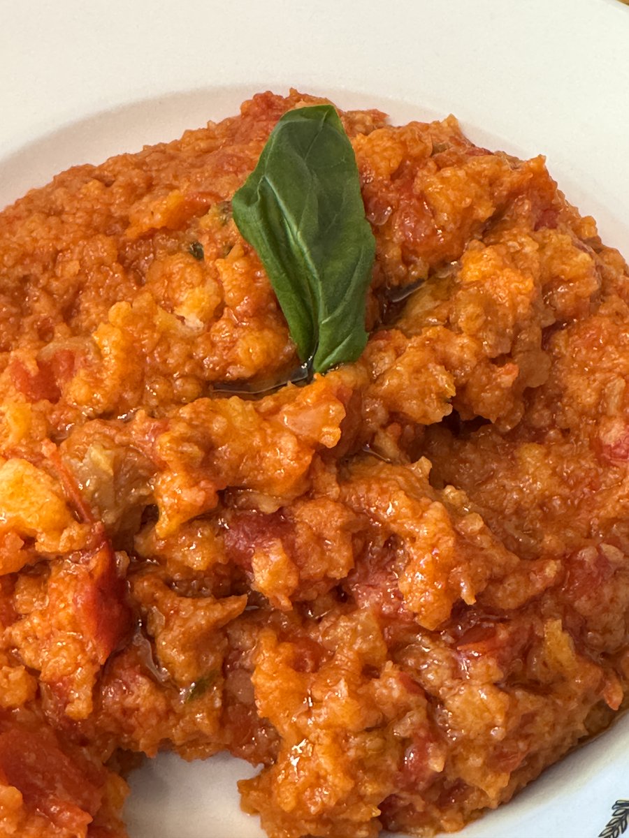 Signor_Smith's tweet photo. Da #Burde ci hanno detto che era l'ultima ribollita e la prima pappa della stagione. Non so se sia vero... ma ci siamo commossi comunque.  @paologoriburde https://t.co/2j9qxMqr4S