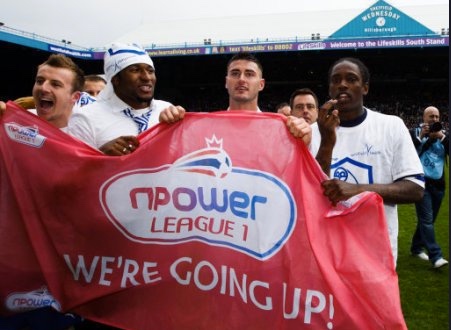 #OnThisDay in 2012 - Brilliant Days and so much optimism.  Making memories - that's a proper pitch invasion !  38,082 @ #SWFC Promotion Party v
<a href="/wwfcofficial/">Wycombe Wanderers</a> #SWFC were going UP #MindTheGap
<a href="/JohnsonReda/">Reda JOHNSON</a> <a href="/Migue_Llera/">Ex-Pro Footballer ⚽ UEFA Pro Licensed Coach</a> <a href="/Linesy8/">Chris Lines</a> <a href="/Michailantonio/">Michail Antonio</a>