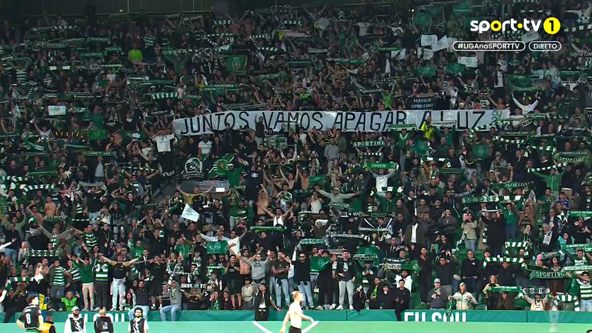 B24PT's tweet image. A tarja dos adeptos do Sporting 👀