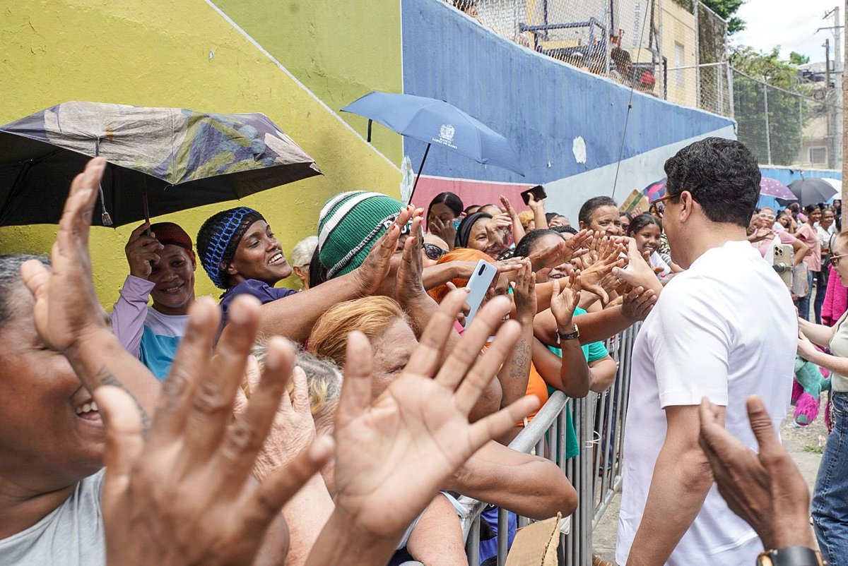 Hoy, con mi gente de Cristo Rey, iniciamos una nueva jornada de ayuda social con fondos privados, en la Circunscripción No. 2, como lo hemos hecho durante los últimos 20 años.
Compartiendo, apoyando y agradeciendo el cariño de siempre.