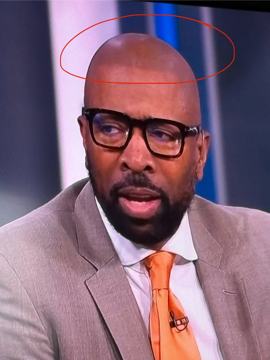 baileyjsports's tweet image. Yooo Kenny, no disrespect but how do you have a lineup with no hair?? @NBAonTNT