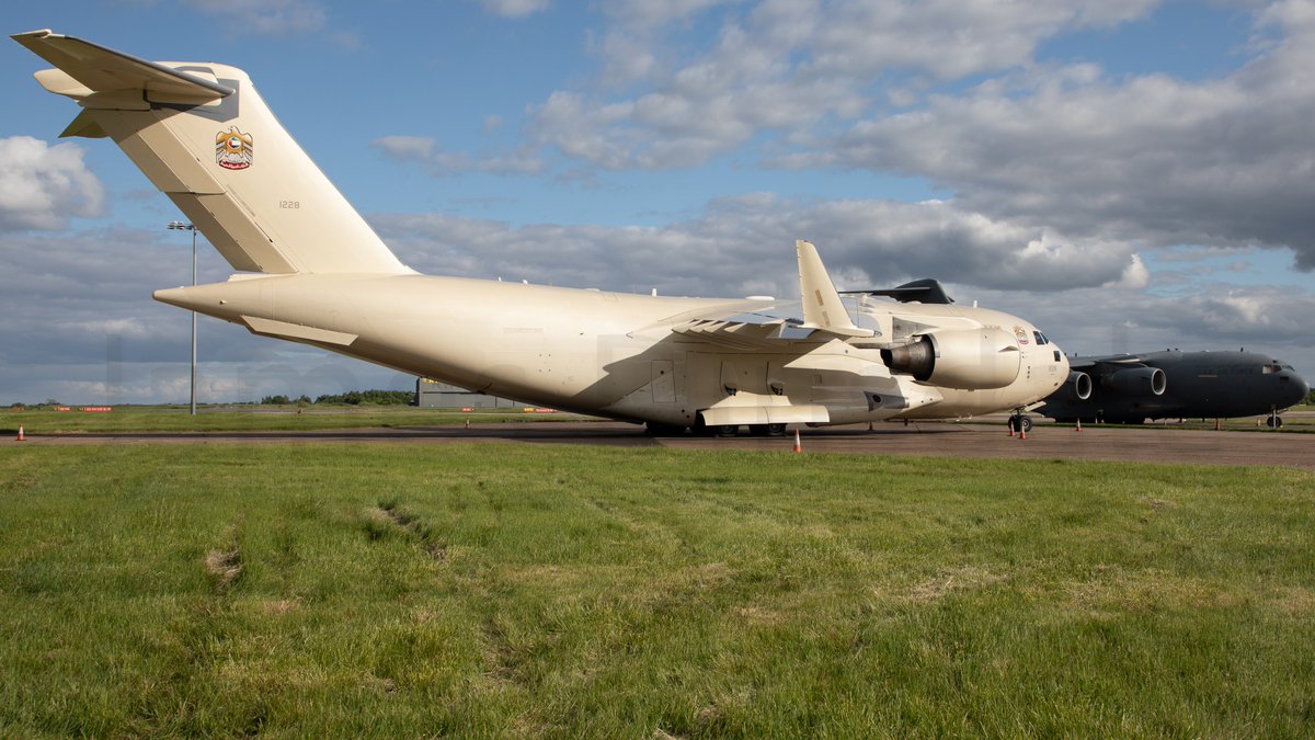 JamesDC152's tweet image. Gorgeous UAE C-17 parked up in Stansted on a fuel stop after being repainted in the USA. 📷🇦🇪✈️