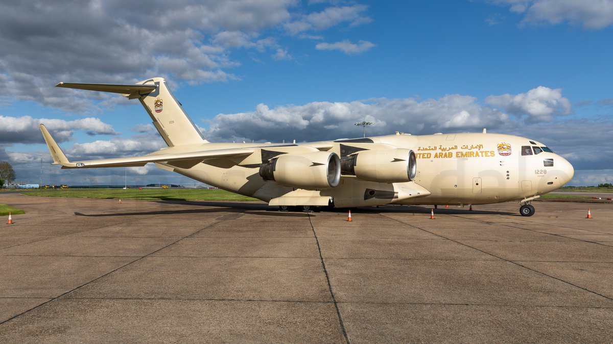 JamesDC152's tweet image. Gorgeous UAE C-17 parked up in Stansted on a fuel stop after being repainted in the USA. 📷🇦🇪✈️