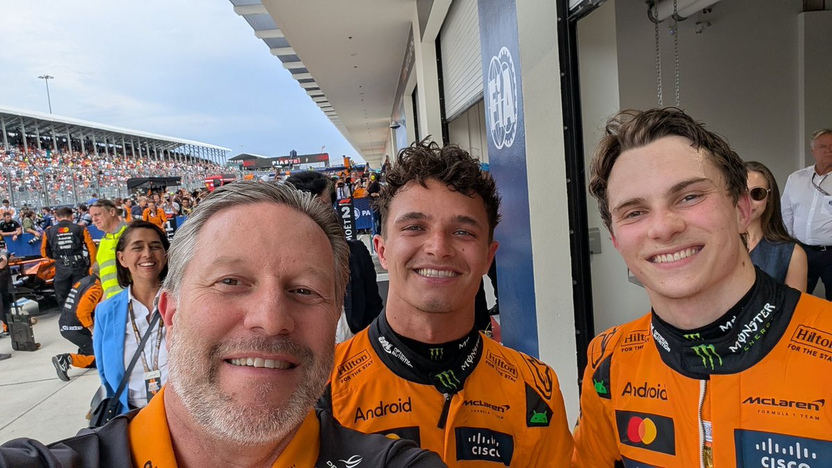 McLarenF1's tweet photo. TEAM 🧡🧡

#McLaren | #MiamiGP 🌴 @GooglePixel_US https://t.co/xOv6spUgxC