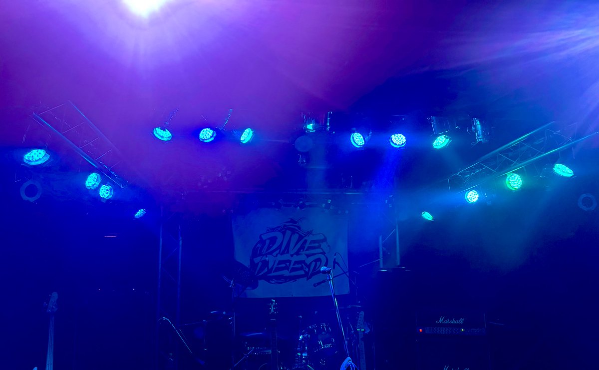 mamamamania123's tweet photo. 音返し
今日という日を心に焼きつけたくて携帯は持たずステージをフロアをみんな一つになった瞬間を全身で感じて本当に幸せな時間だった
いろんなことあったかもしれないけど最後に全身全霊伝えようとしたものしかと受け取りました！今まで本当にありがとう！この日のこと忘れない！@DIVEDEEP_link https://t.co/yDJhiWa8kY