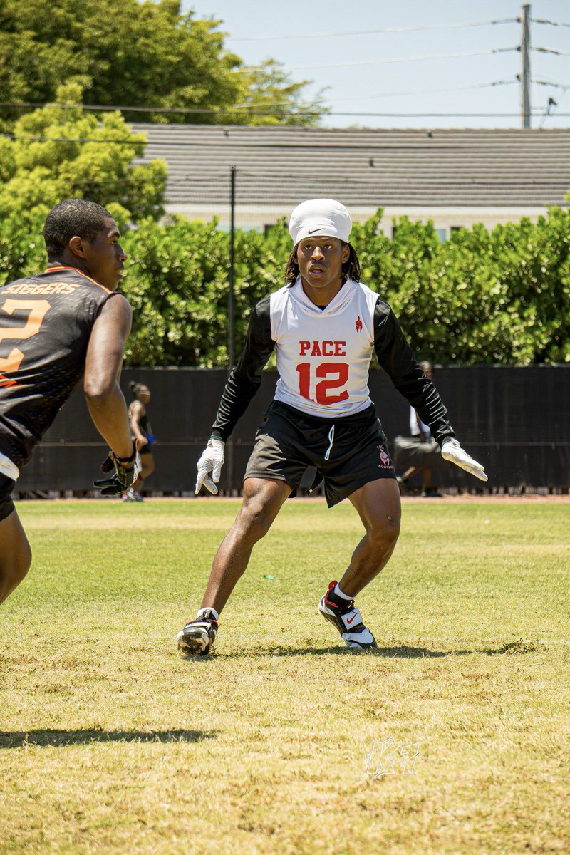 Lord i want to thank you for things thats about to come my way #SeniorYear✝️