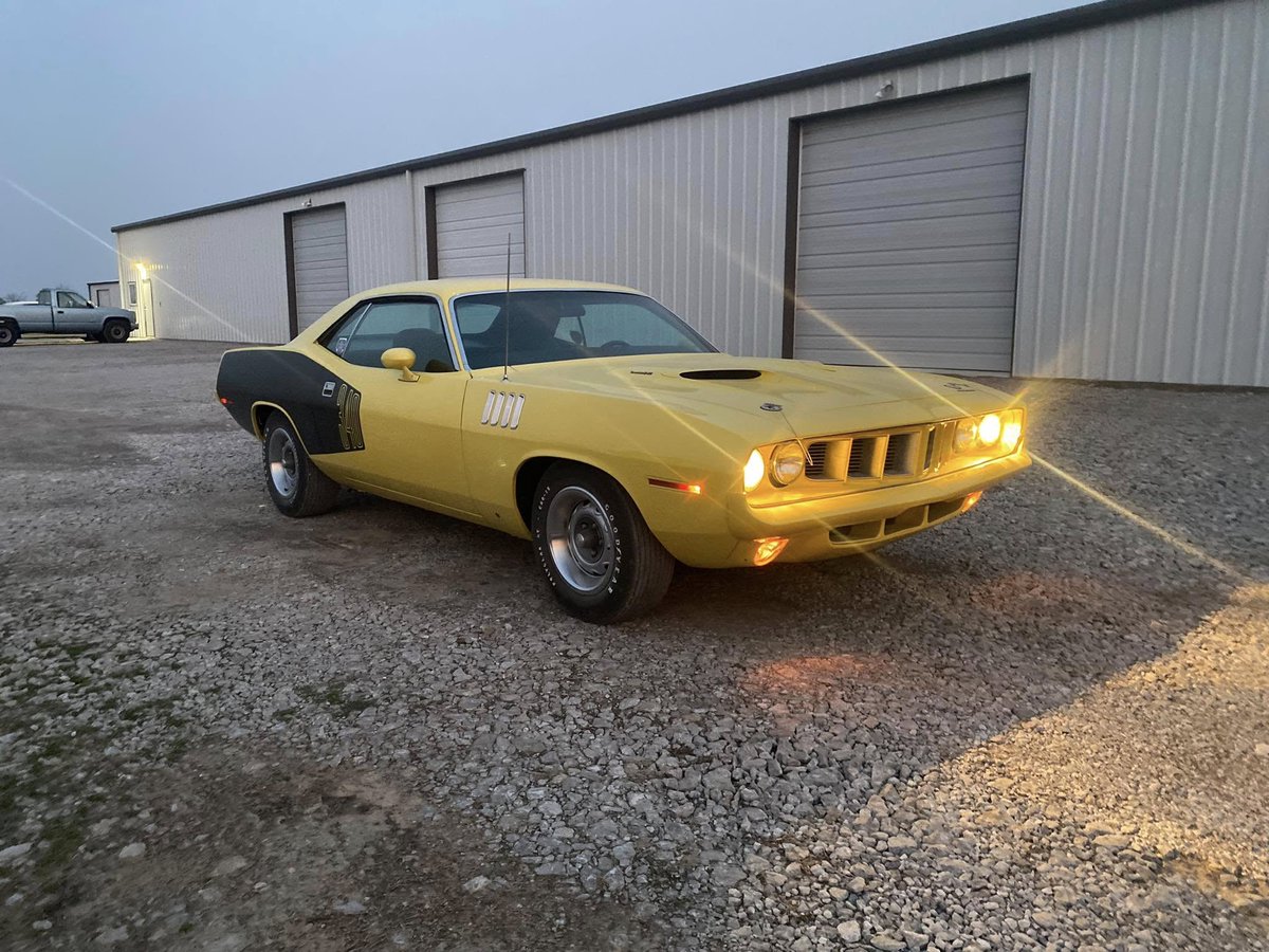 STS_business_'s tweet image. Late night headlight aiming… #SmothersSupercars #Cuda #LemonTwist #Headlights #Adjustments