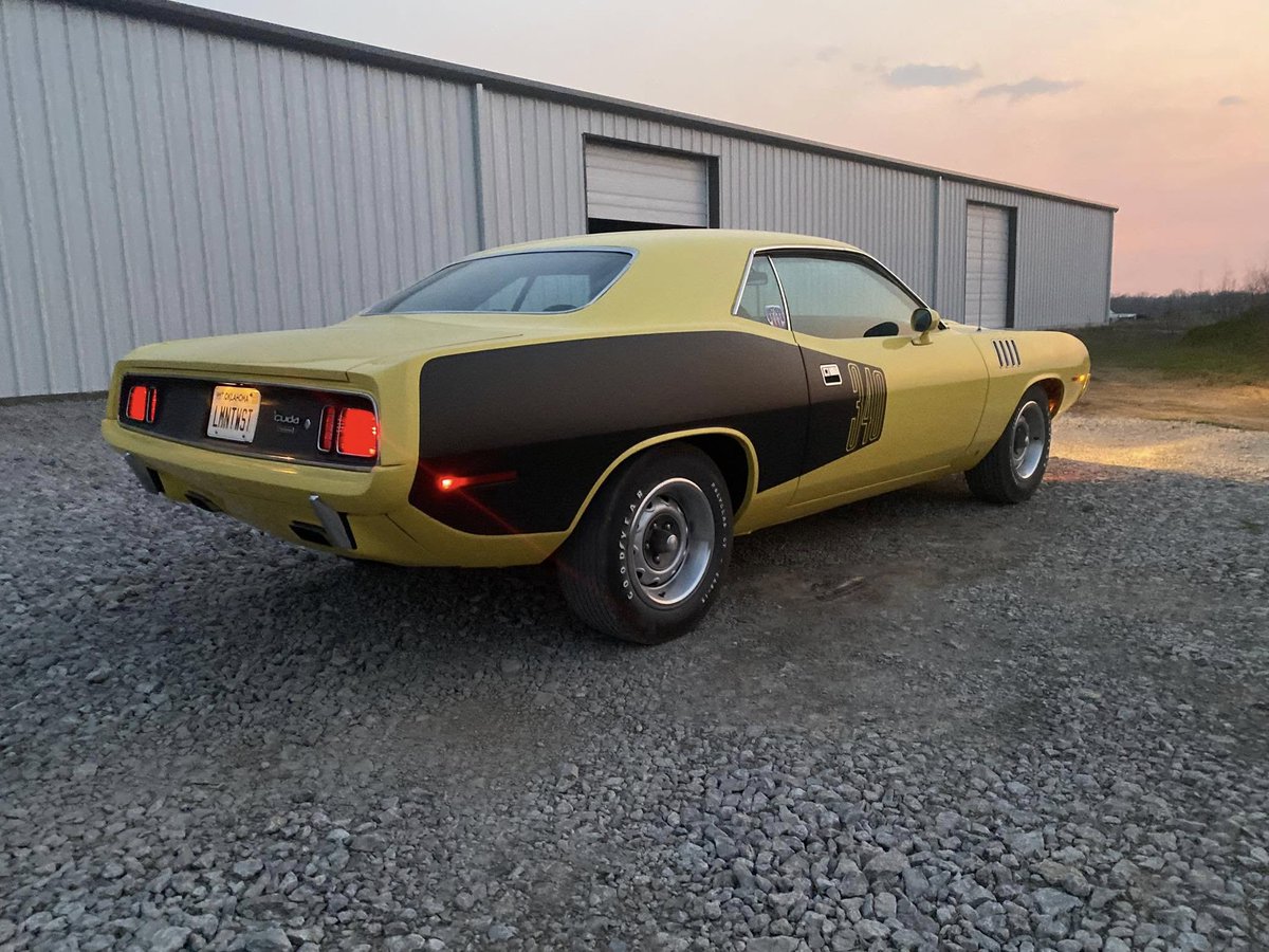 STS_business_'s tweet image. Late night headlight aiming… #SmothersSupercars #Cuda #LemonTwist #Headlights #Adjustments