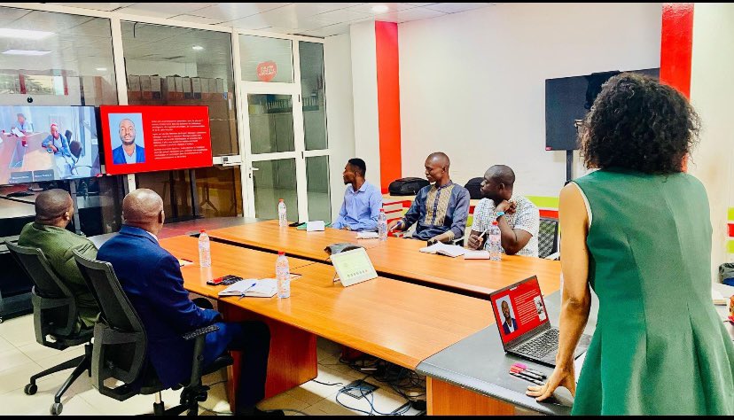 Dans le cadre de la première cohorte du programme STAGI, 5 jeunes congolais (3 à BZV et 2 à PNR) ont été sélectionnés par Airtel Congo B pour bénéficier d’un stage, assisté par un coach afin d’optimiser ce moment d’immersion et de construction
Masterclass prélude à leur placement