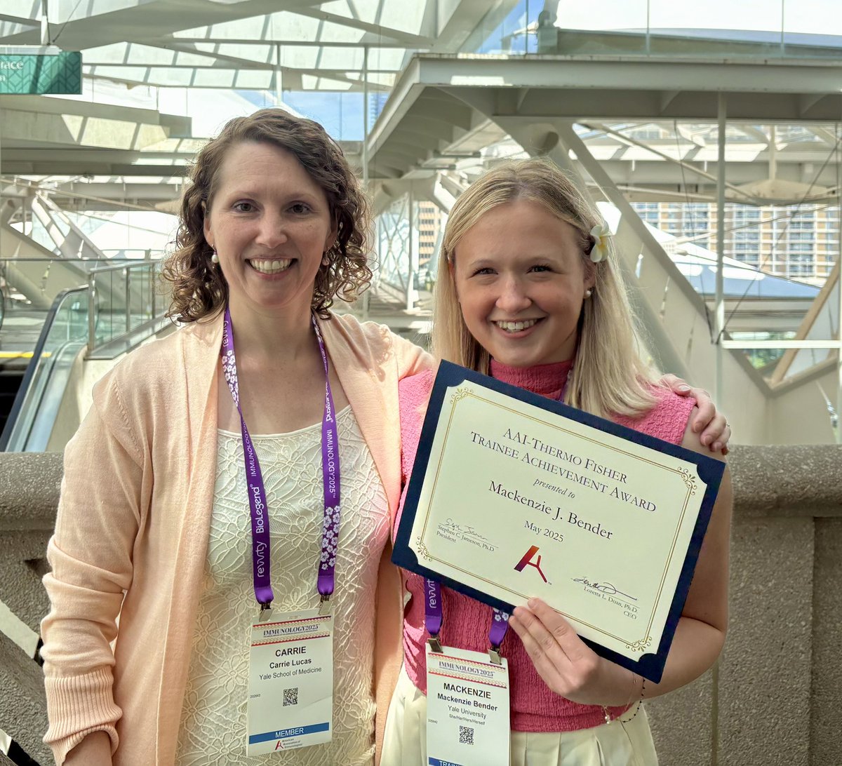 Thank you so much to the organizers of #AAI2025 for selecting me as a recipient of the AAI Thermo-Fisher Trainee Achievement Award! And I’m not complaining that I got to receive it in the beautiful state of Hawaii 🌺 (1/2) <a href="/ImmunologyAAI/">The American Association of Immunologists (AAI)</a>