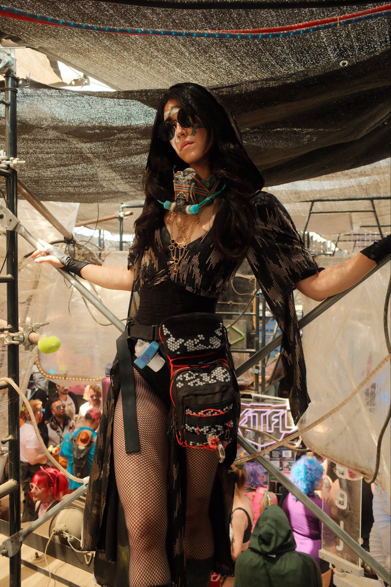 nicolerieko's tweet image. Unsurprisingly, more Neo pics 🙂‍↕️🙂‍↕️

#neotropolis @NeotropolisHQ