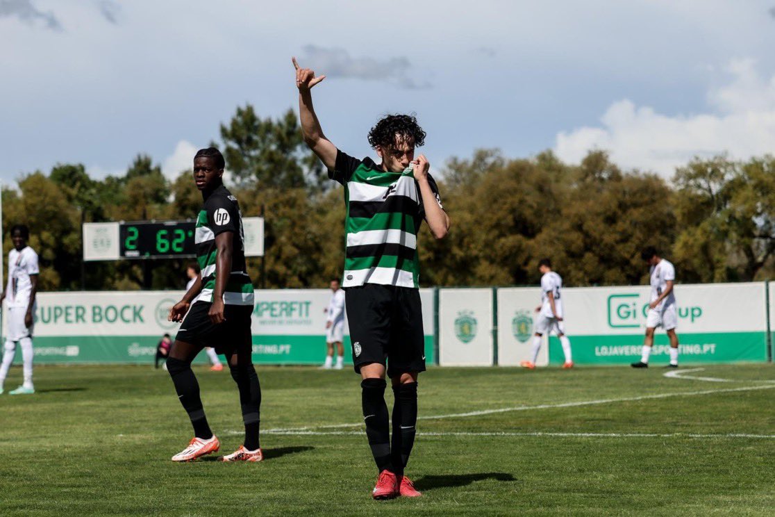 Vamos criar um comboio sportinguista para que nenhum de nós tenha menos de 1906 seguidores.
Para isso :

- segue-me para eu seguir de volta 
- dá like neste tweet  
- retweet para chegar a mais gente 
- comenta qualquer coisa sobre o sporting
- segue quem comentar neste tweet